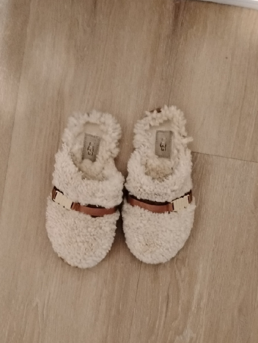 UGG Kids Cream Sherpa Slip-On Slippers with Brown Strap